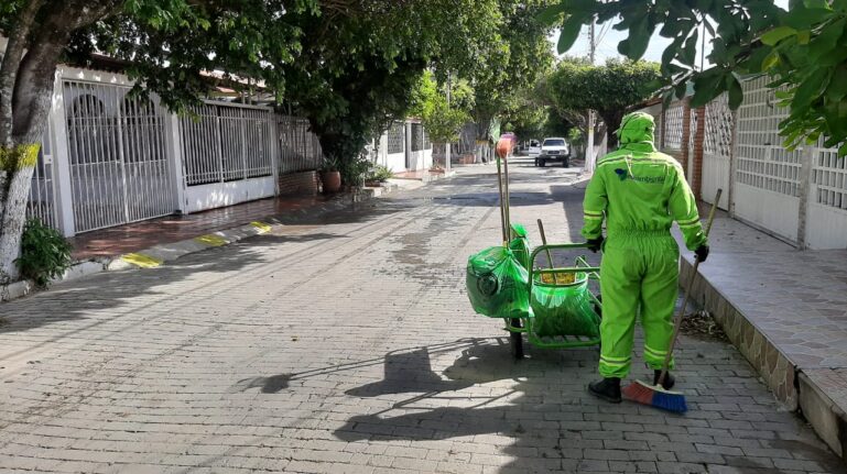 BARRIDO MANUAL URBANIZACION VILLAS DE SEVILLA